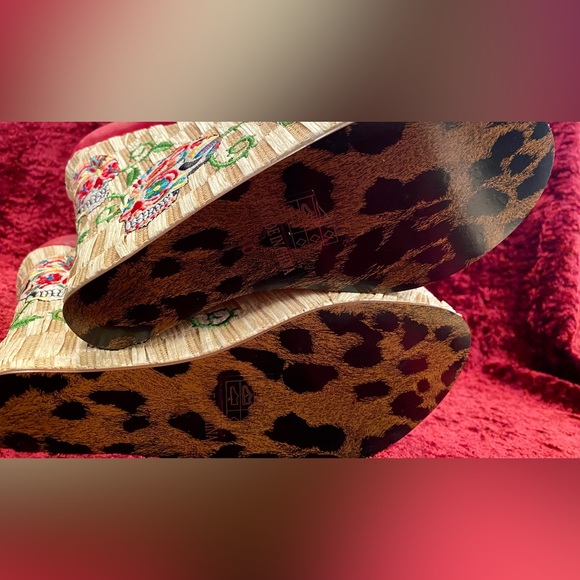 BNIB BETTIE PAGE by ELLIE Calacera FloralSkull Embroidered Platform Wedge 10 Red - Picture 5 of 7